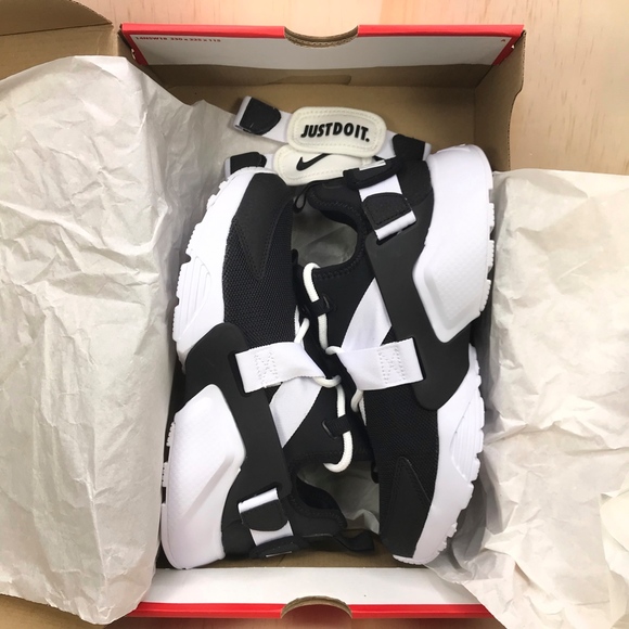 NIB Nike Air Huarache City Black and White - Picture 7 of 8